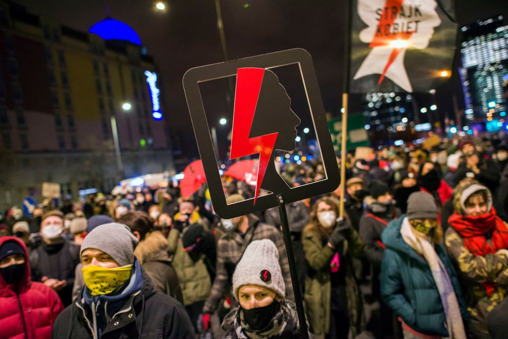 Zagraniczne media o „piekle kobiet” w Polsce. Protesty w całym kraju po publikacji wyroku TK