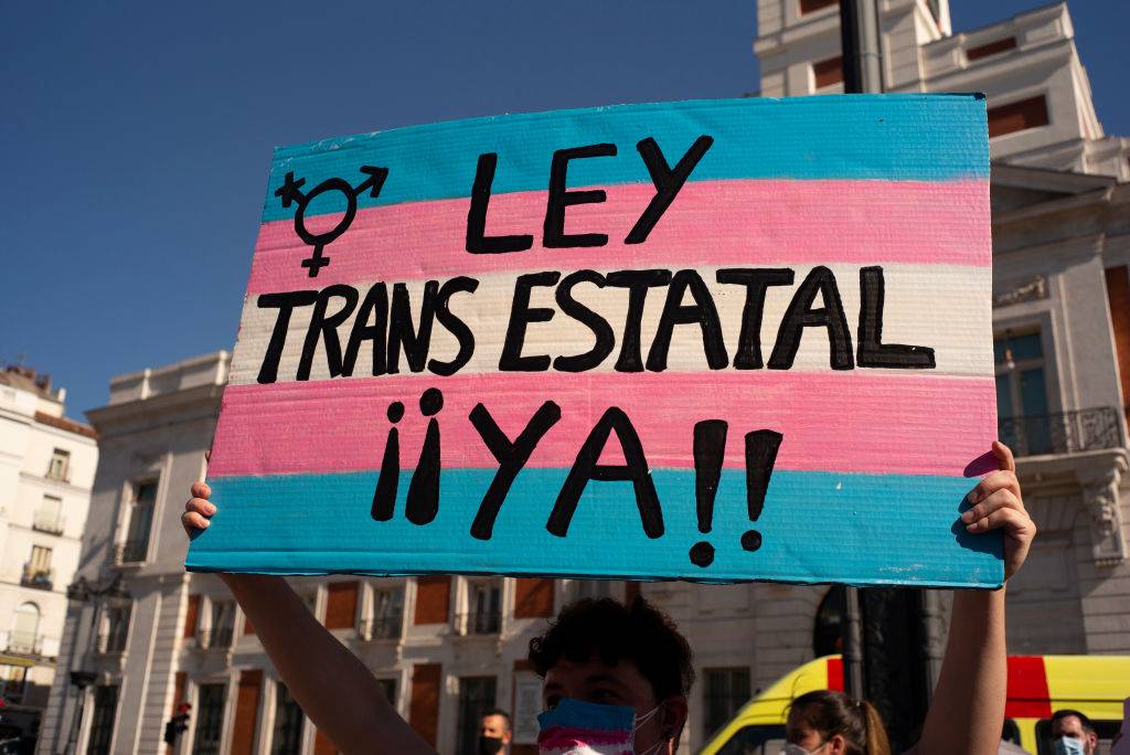 Burzliwa debata o „samostanowieniu płci” w Hiszpanii. Nowe prawo miałoby objąć już 12-latków