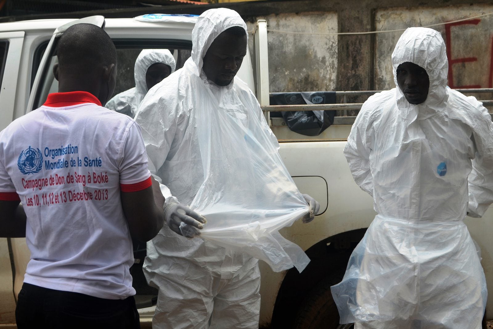 Ebola: trwale zakażony człowiek źródłem epidemii w Gwinei, eksperci zaskoczeni