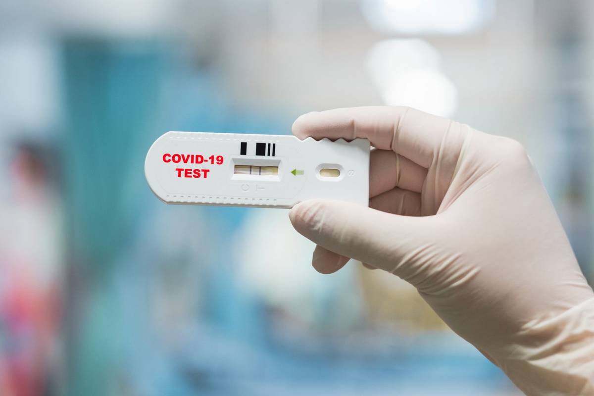 Testy na COVID-19 będą sprzedawane w Biedronce. Jaka jest ich skuteczność?