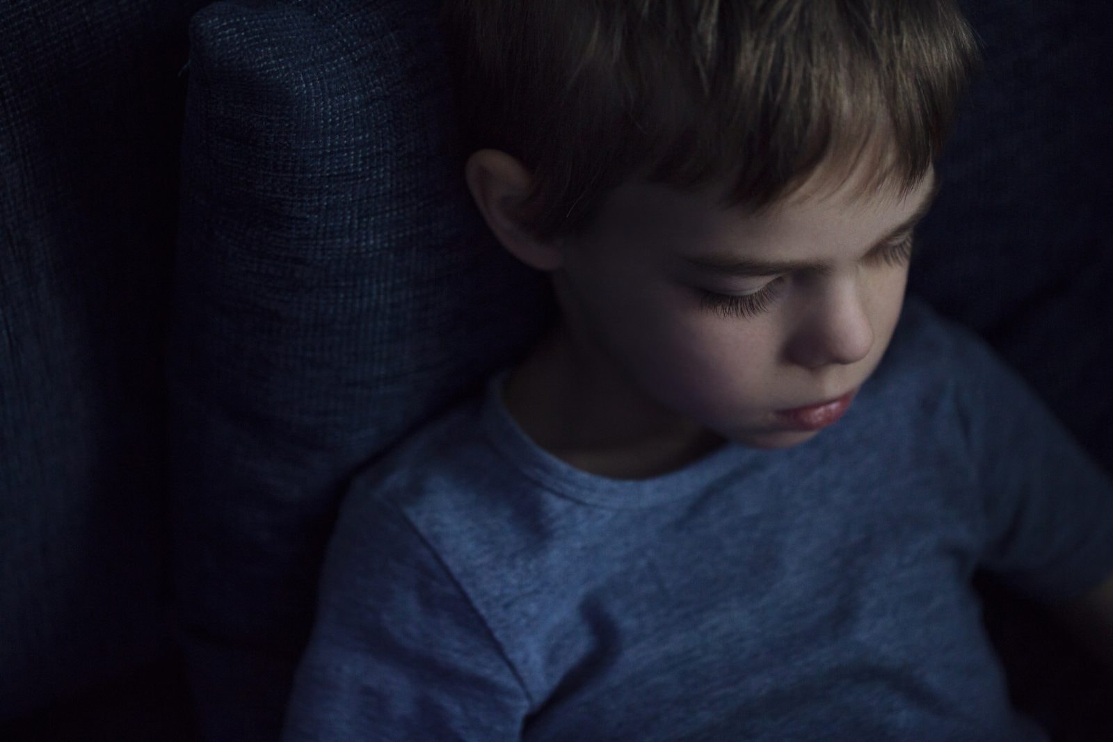 W roku pandemii wzrosła liczba samobójstw wśród dzieci. Polska policja pokazuje tragiczne statystyki