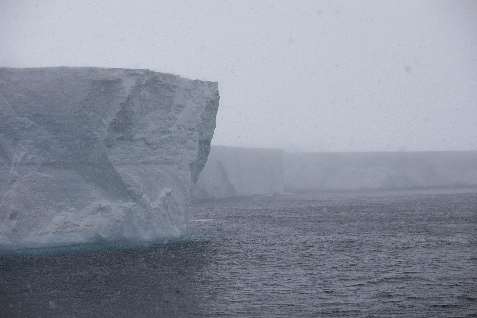A68. Największa góra lodowa, znana z mediów społecznościowych, rozpadła się na kostki