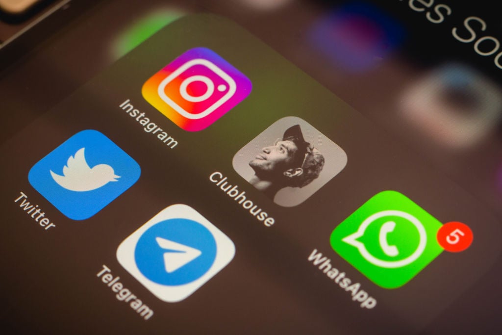 Facebook ściąga od Clubhouse’a? Na początek pojawią się relacje audio i podcasty