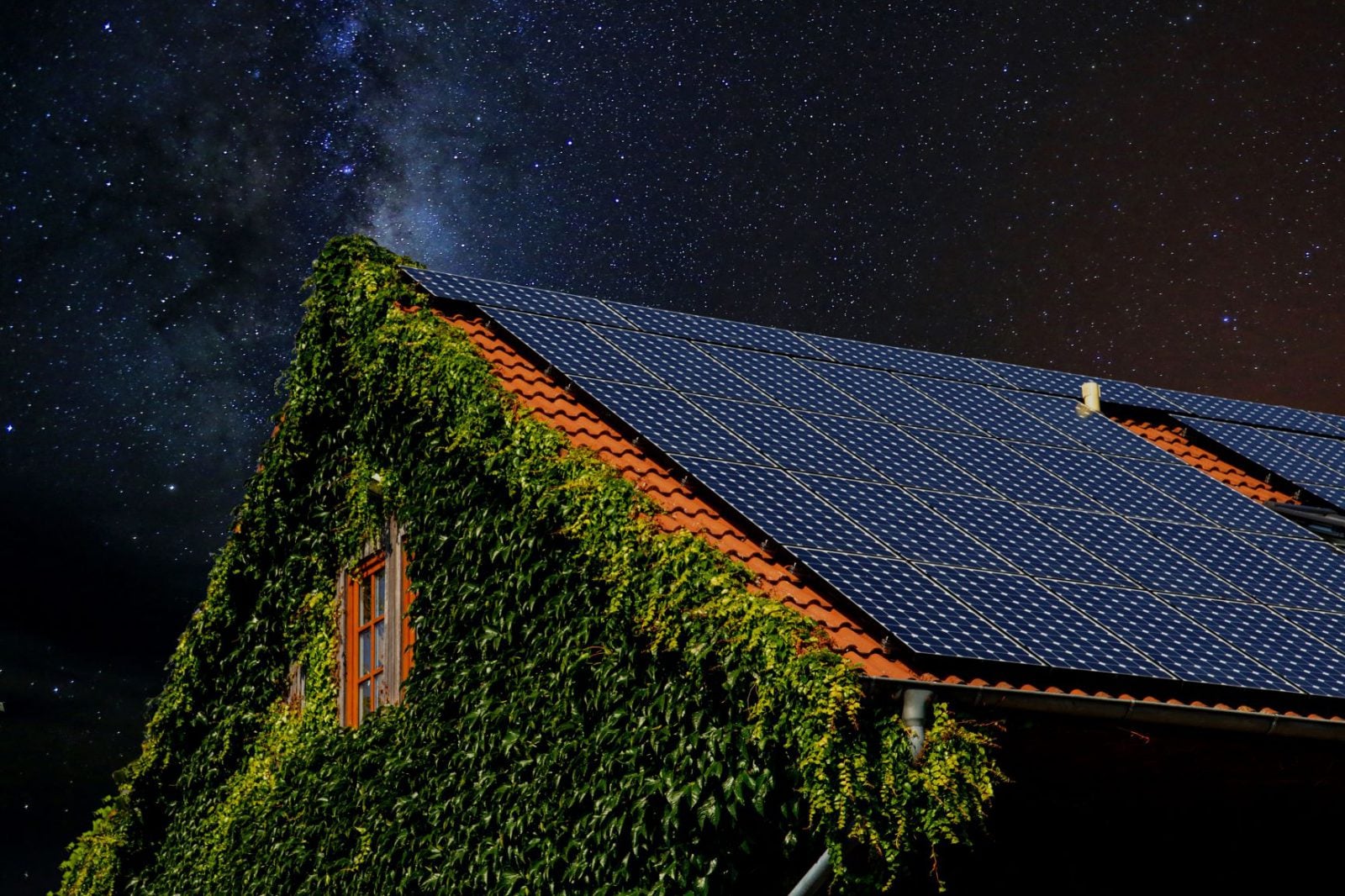 Oto perowskitowy moduł solarny gotowy na wszelkie ewentualności. Powstaje bez udziału człowieka