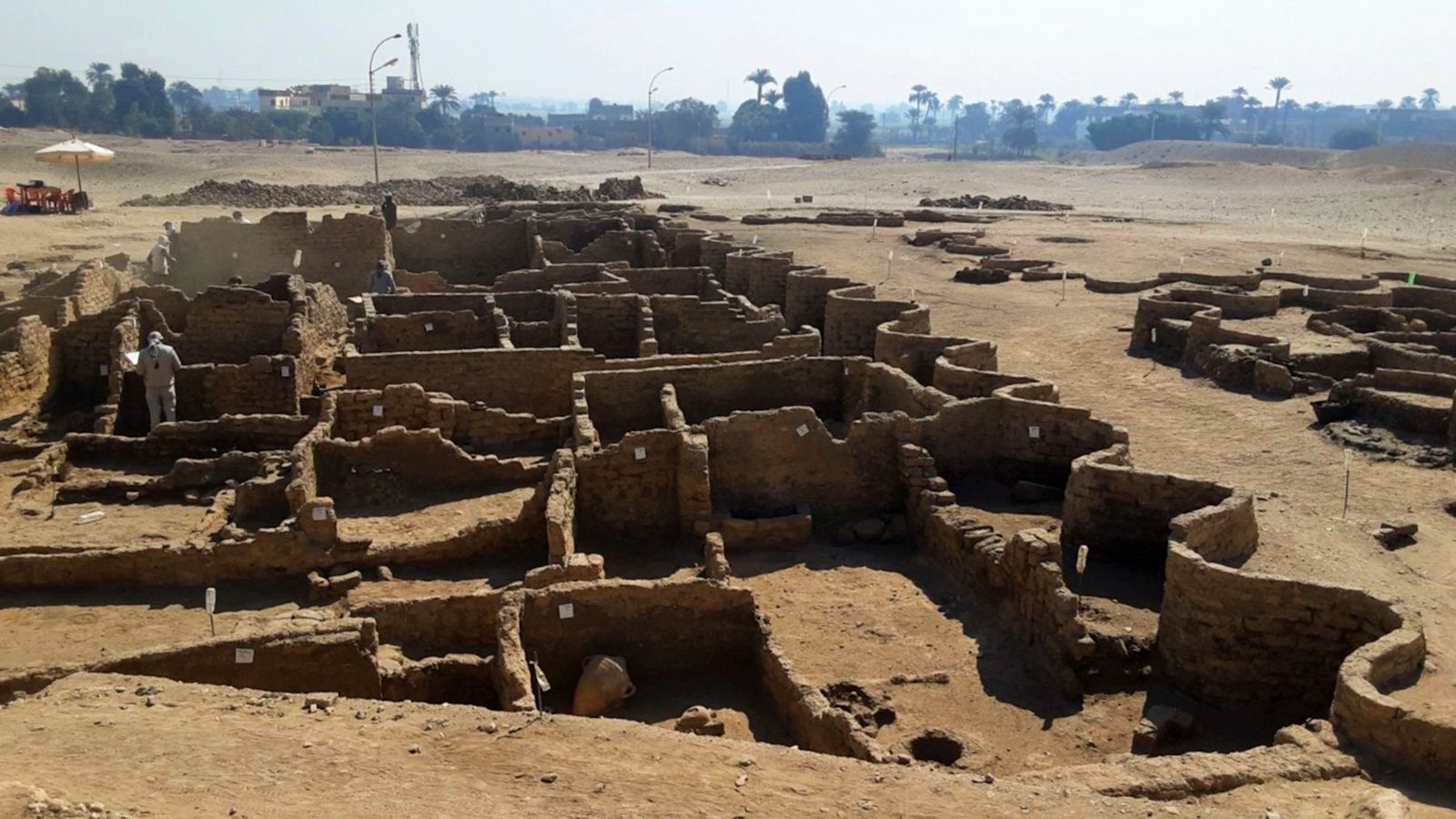 Egipt: odkryto zaginione “złote miasto Luksoru” sprzed 3400 lat