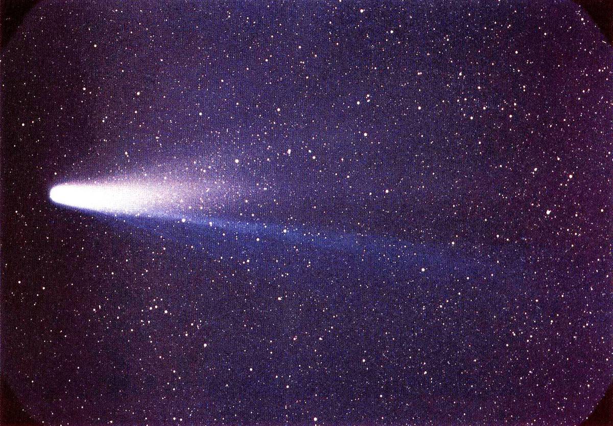 Nadlatują Eta Akwarydy. Fragmenty komety Halleya rozświetlą nocne niebo w maju