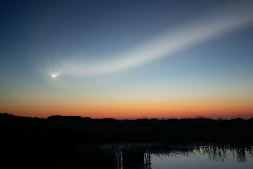 Falcon 9 jak spadająca gwiazda. NASA publikuje zachwycające wideo