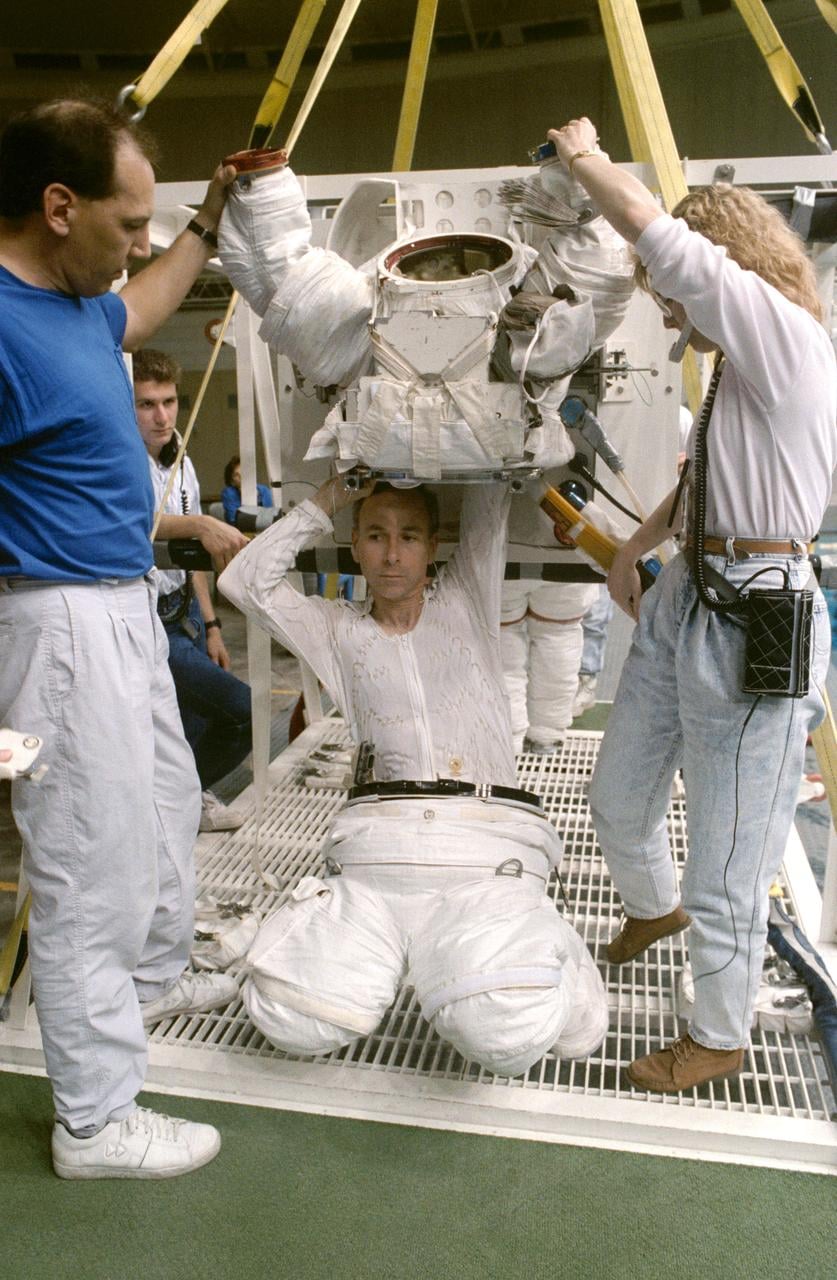 Z czego będą zrobione nowe majtki dla astronautów? Pracują nad nimi naukowcy z ESA