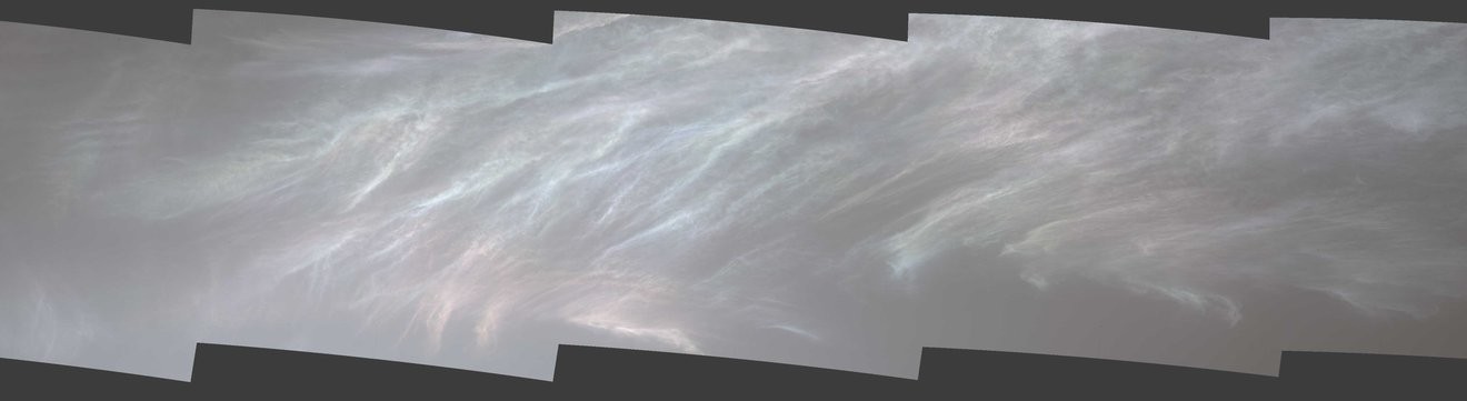 Łazik NASA sfotografował dziwaczne chmury na Marsie. Skąd się wzięły?