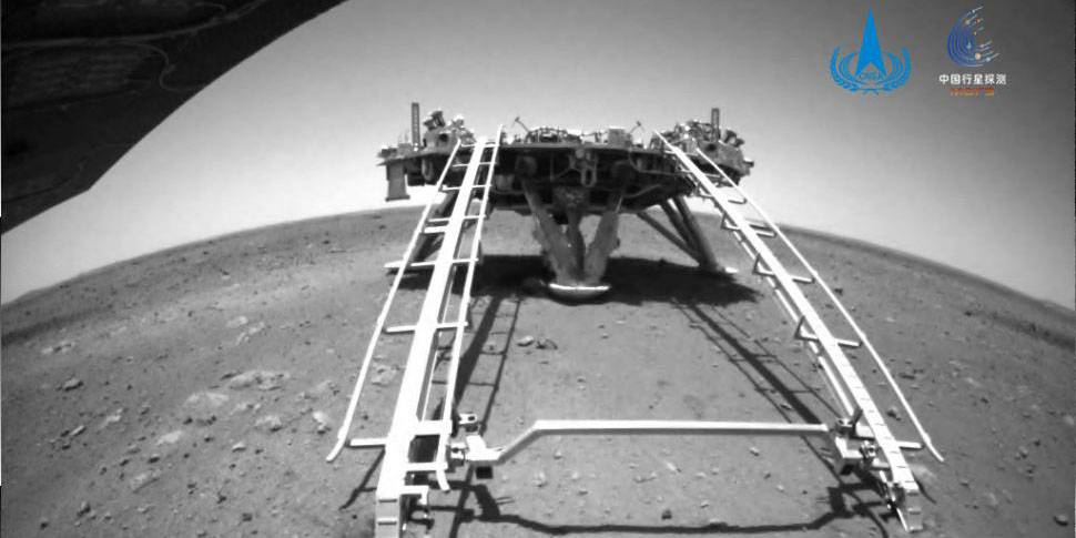 Pierwszy chiński łazik marsjański jeździ po Marsie. Coś takiego udało się wcześniej tylko NASA