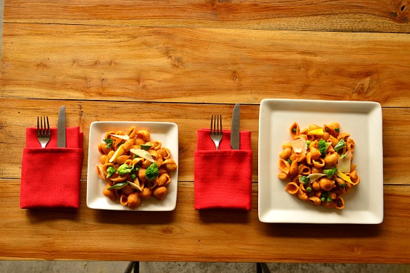 Jak się nie przejadać? Trzeba jeść wolniej i staranniej