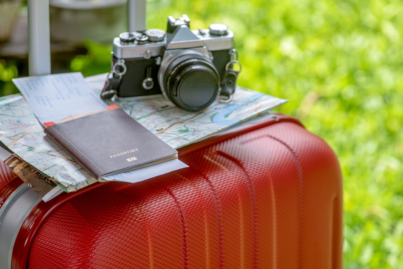 Niezbędnik każdego podróżnika. Czego nie może zabraknąć w wakacyjnej walizce?