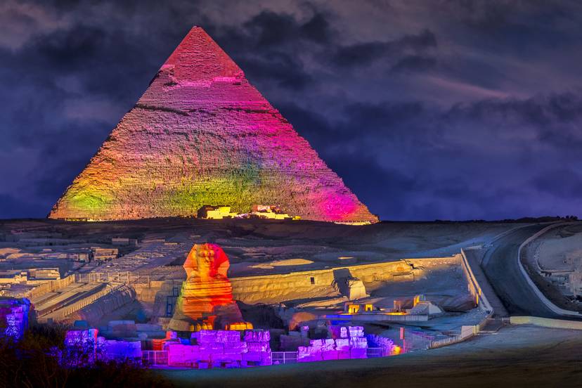 egipskie-zabytki-oswietlone-nowoczesna-iluminacja