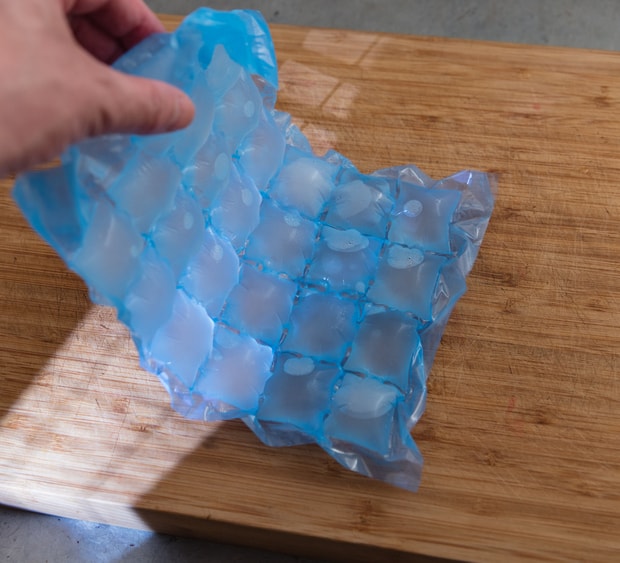 Foliowe opakowania będą bardziej ekologiczne? Naukowcy chcą je robić z roślinnej nici pajęczej