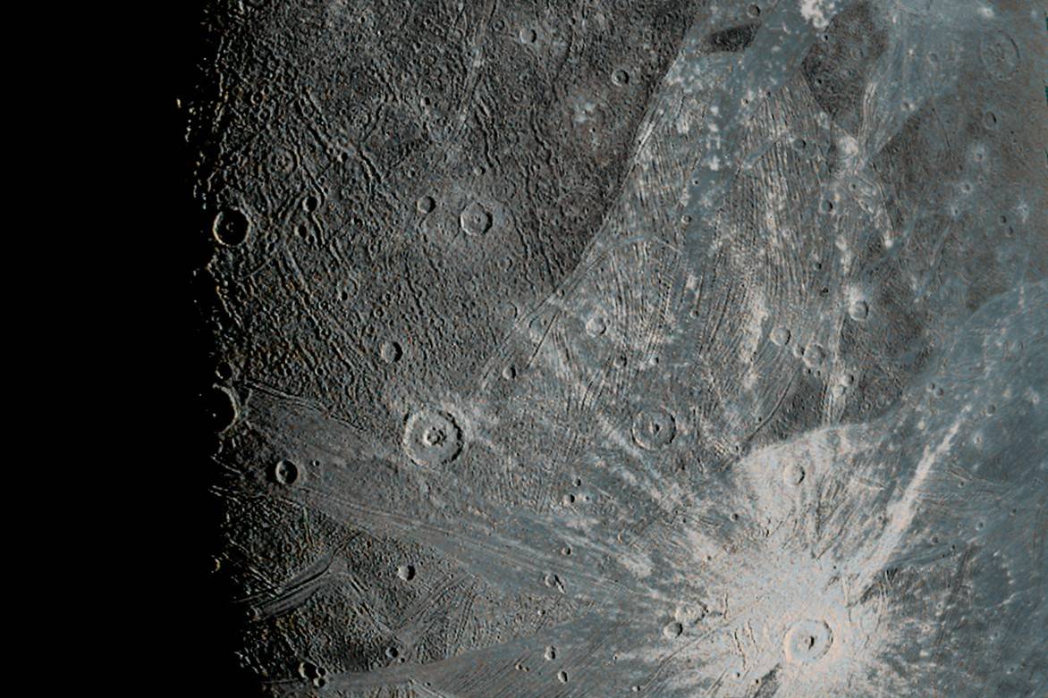 Zobacz księżyc Jowisza z bliska. Sonda NASA wykonała najdokładniejsze zdjęcia w historii