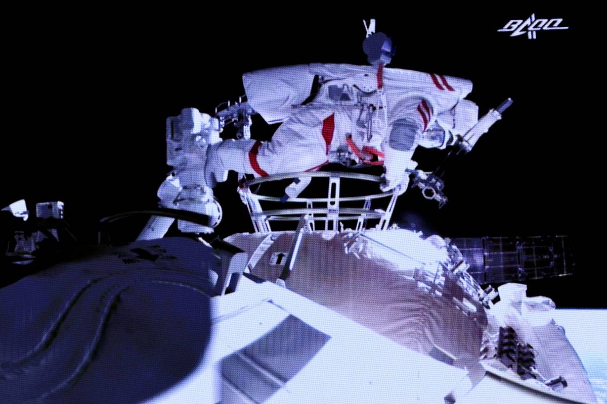 Pierwszy spacer kosmiczny na chińskiej stacji zakończony sukcesem. Trwał prawie 7 godzin