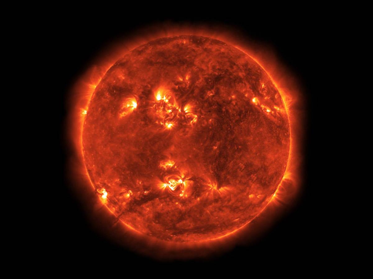 Czy Słońce wywoła na Ziemi niebezpieczną burzę geomagnetyczną? Komentuje fizyk z CBK PAN