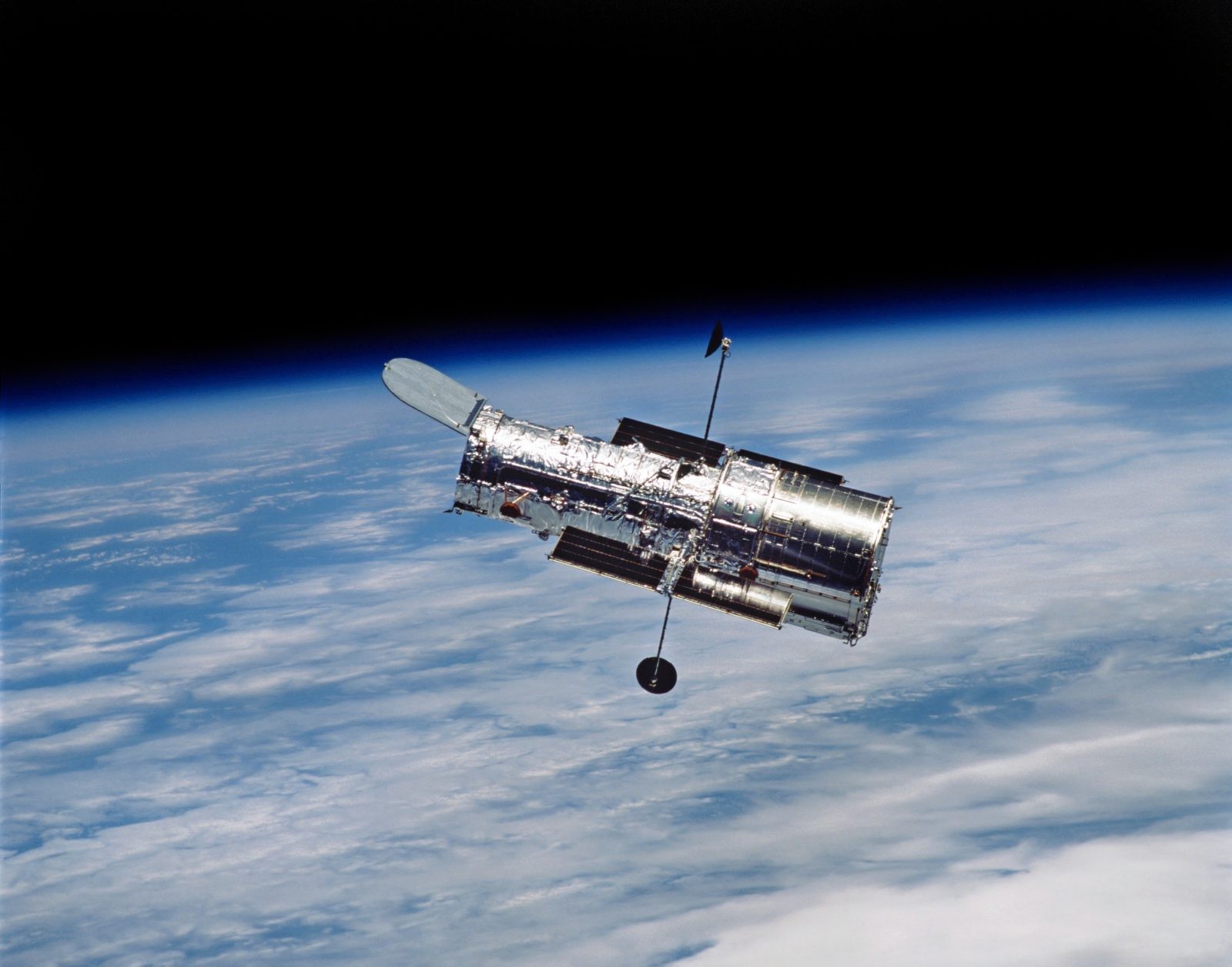 Hubble znowu działa! NASA udało się zdalnie naprawić usterkę kosmicznego teleskopu