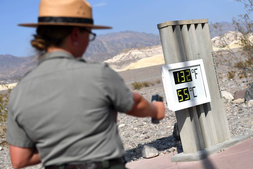 W Dolinie Śmierci odnotowano niemal rekordową temperaturę. Piekielny upał nie odstraszył turystów