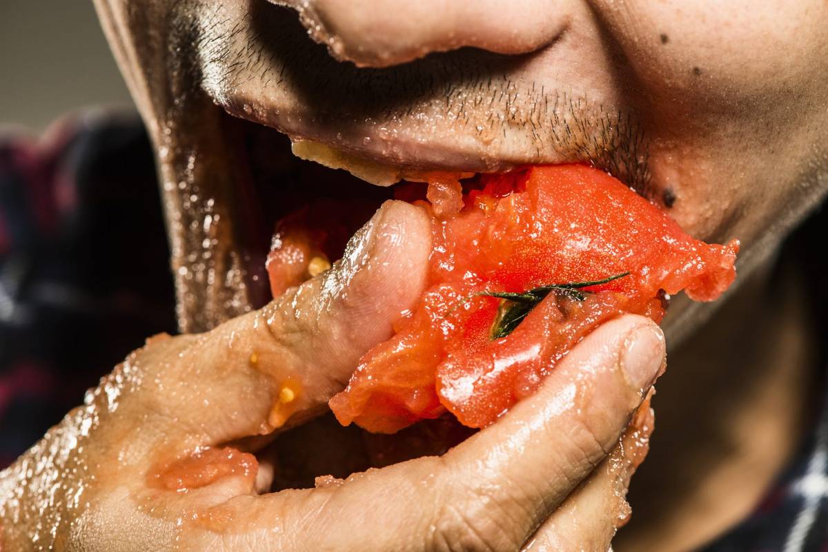 Pomidory wiedzą, kiedy są zjadane. Wysyłają do swojego krzaka elektryczne impulsy z ostrzeżeniem