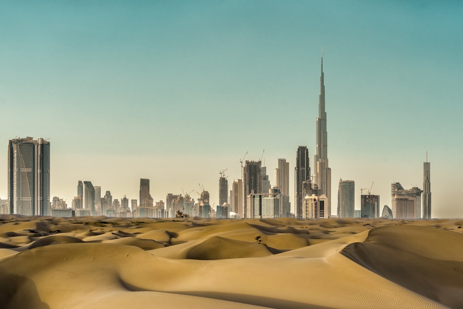 „Sztuczny deszcz” spadł w Zjednoczonych Emiratach Arabskich. Pomogło zasiewanie chmur