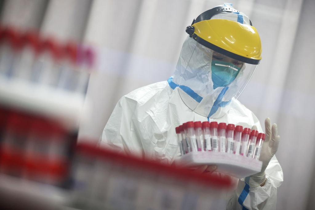 Dlaczego koronawirus Delta jest tak bardzo zakaźny? Nowe badanie to wyjaśnia