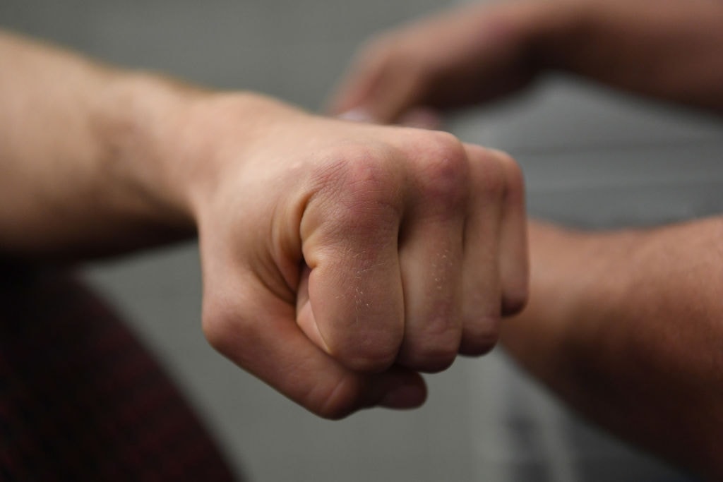 Wzrost populacji prowadzi do konfliktów. Ale jest coś, co im zapobiega