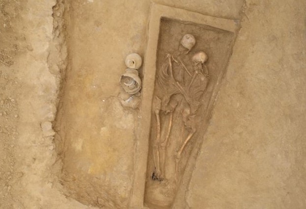 Kochankowie sprzed 1500 lat zastygli w wiecznym uścisku. Kobieta poświęciła się w ofierze