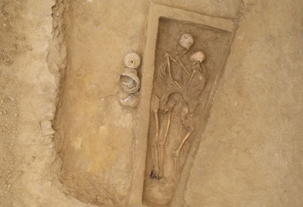 Kochankowie sprzed 1500 lat zastygli w wiecznym uścisku. Kobieta poświęciła się w ofierze