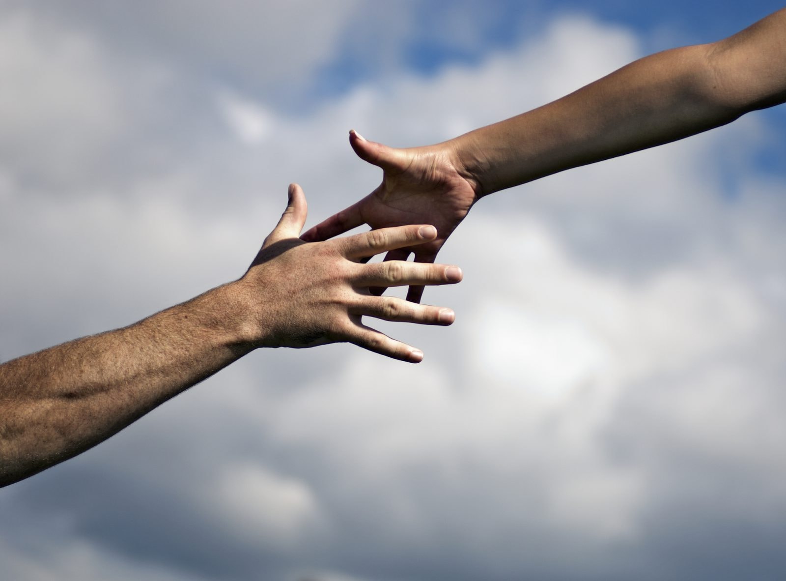 Japończycy, Austriacy i Meksykanie są najbardziej wrażliwi na potrzeby innych ludzi, wynika z badań. Jak wypadła Polska?