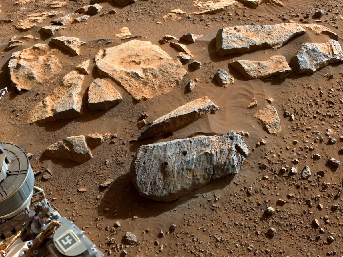 Na Marsie utrzymywała się woda – świadczą o tym próbki pobrane przez łazik Perseverance. Czy było tam też życie?