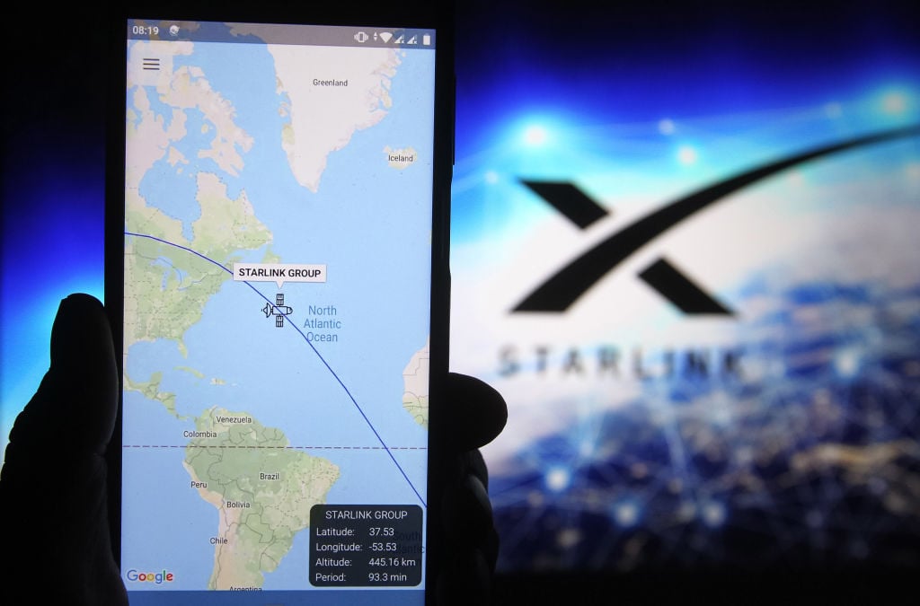 Starlink wystrzelił kolejne stado satelitów. Kosmiczny internet już w Polsce, ale tylko dla bogatych