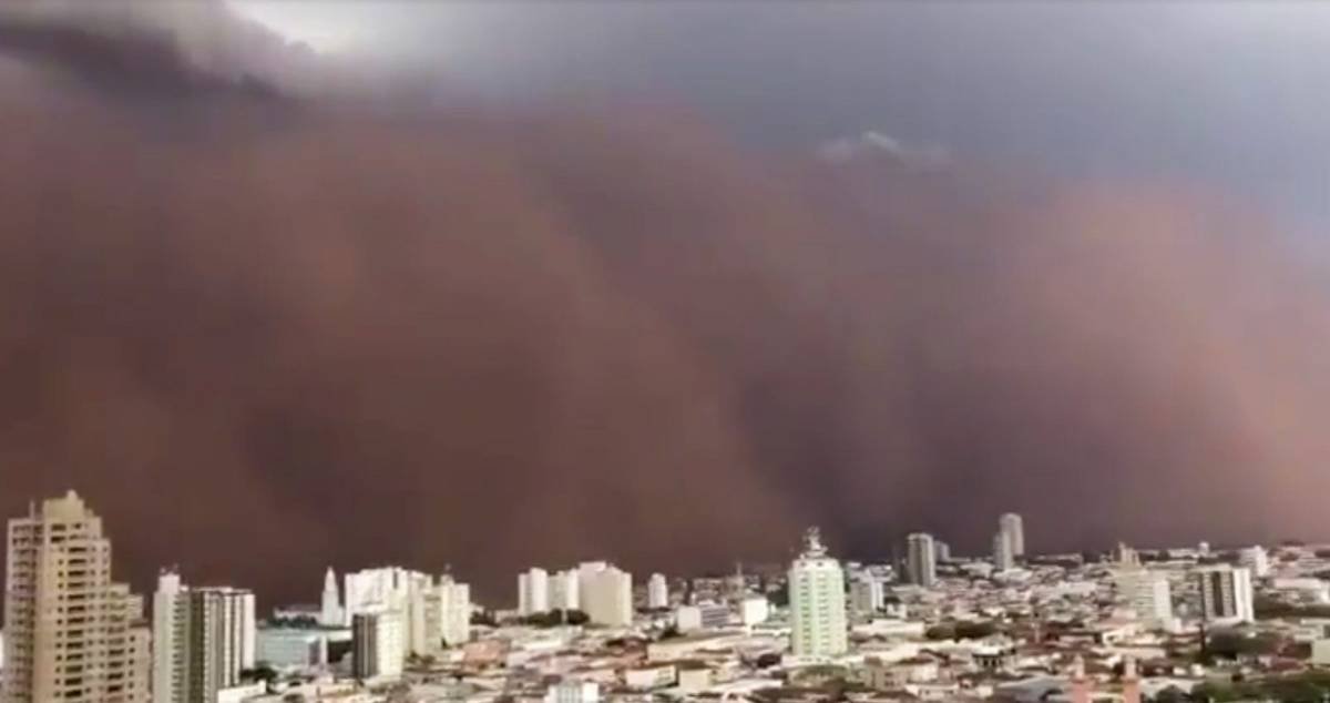 Wielka chmura pyłu i piasku zasypała Sao Paulo. Takich burz będzie więcej? [WIDEO]