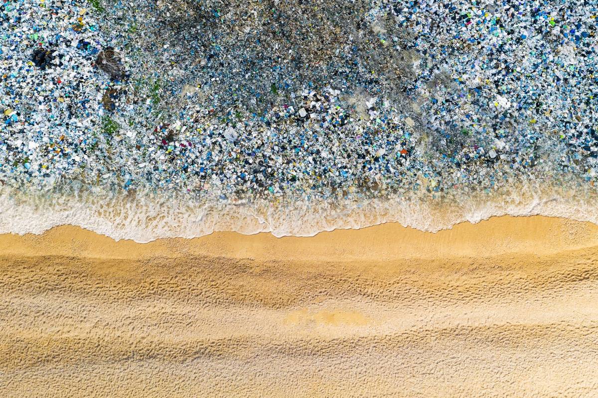 Ile plastiku pływa w Morzu Śródziemnym? Naukowcy to policzyli, a wynik jest porażający