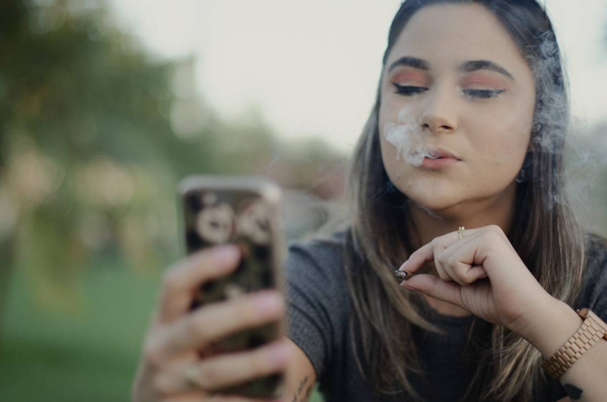 Smartfon pokaże, czy paliłeś marihuanę, piłeś alkohol albo masz depresję. Kluczem są ruchy ciała