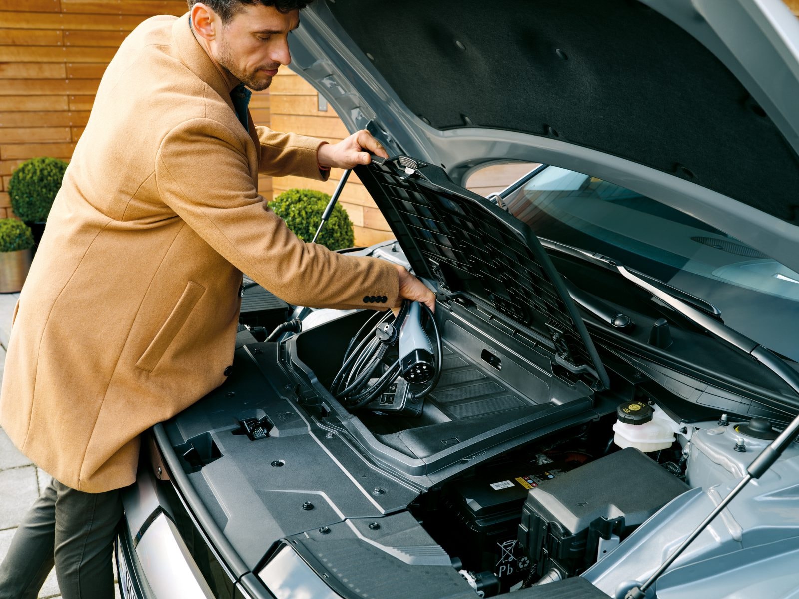 Elektromagowie zaraz rzeczywiście będą magami. Ich elektryczne samochody zasili “energia z powietrza”