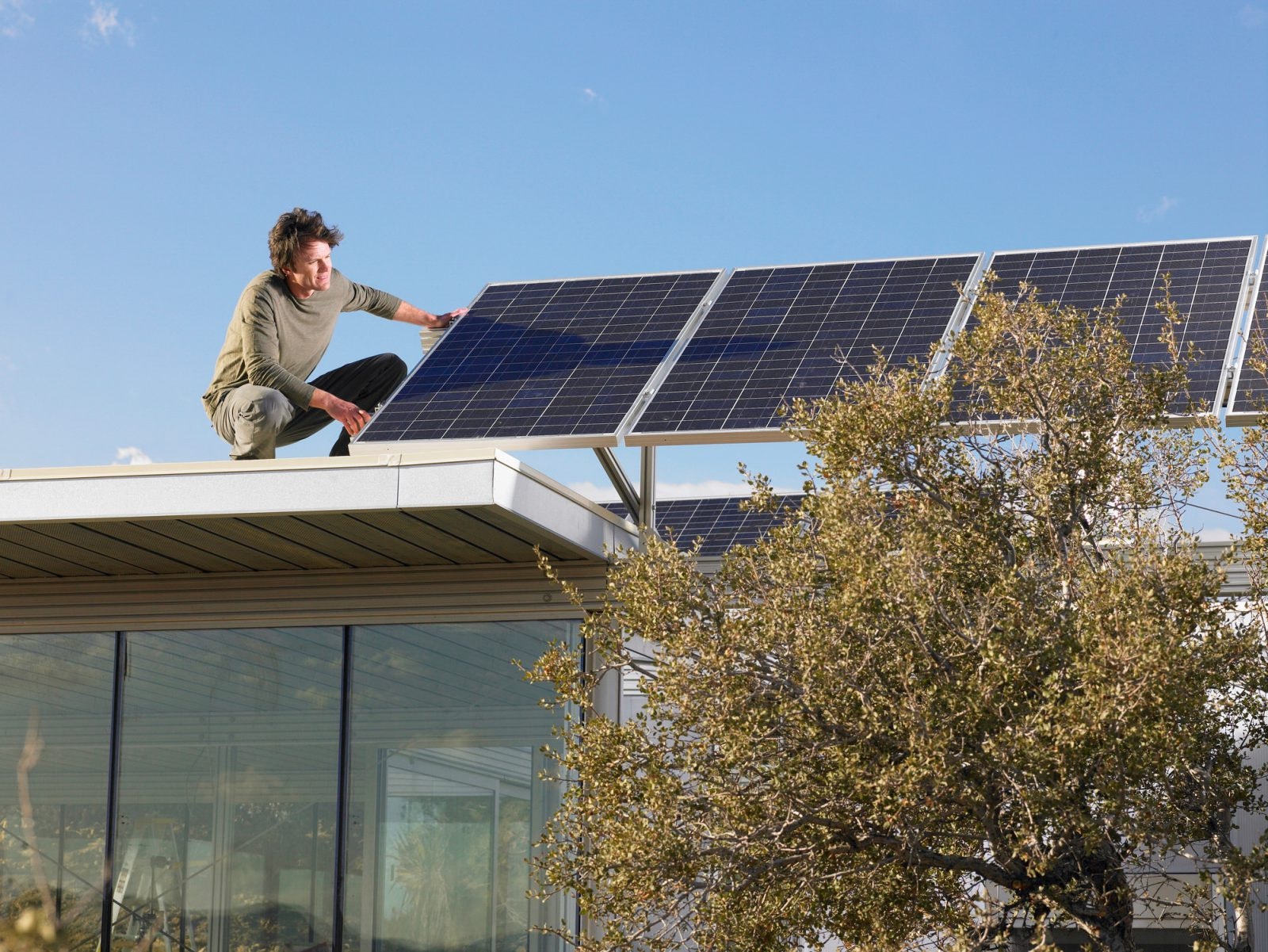 Ten bojler słoneczny ogrzewa wodę nawet, gdy jest pochmurno. Jego sprawność sięga 95%