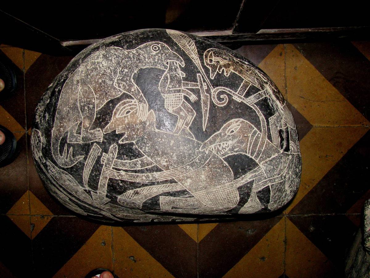 Czy istnieli ludzie-jaszczury? Czy można wierzyć szokującym kamieniom z Peru i ich odkrywcy?
