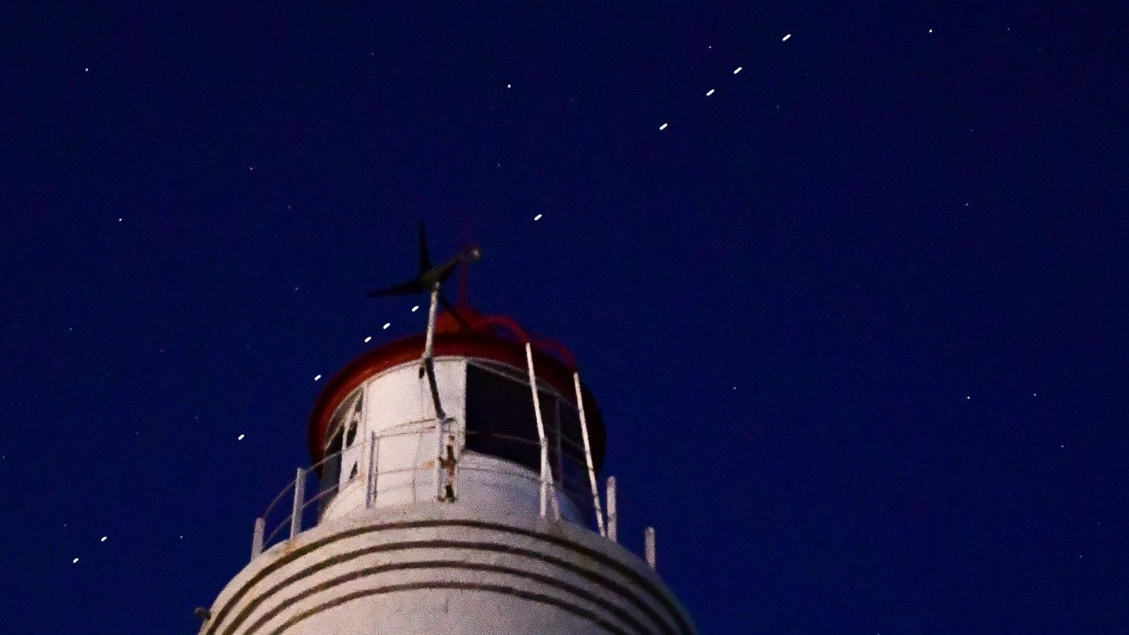 Nasze niebo zanieczyszczą satelity. Będzie ich prawie 70 tysięcy. Jakie będą konsekwencje?