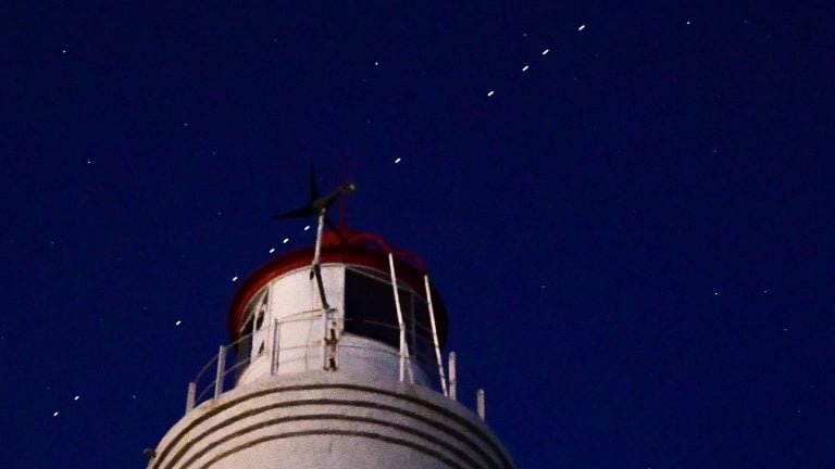 Nasze niebo zanieczyszczą satelity. Będzie ich prawie 70 tysięcy. Jakie będą konsekwencje?