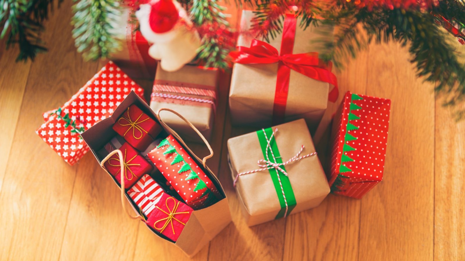 Klasyki pod choinkę. 9 prezentów na święta, które nigdy nie wyjdą z mody