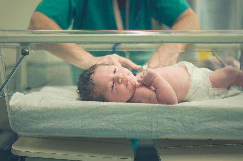 niemowle-w-inkubatorze