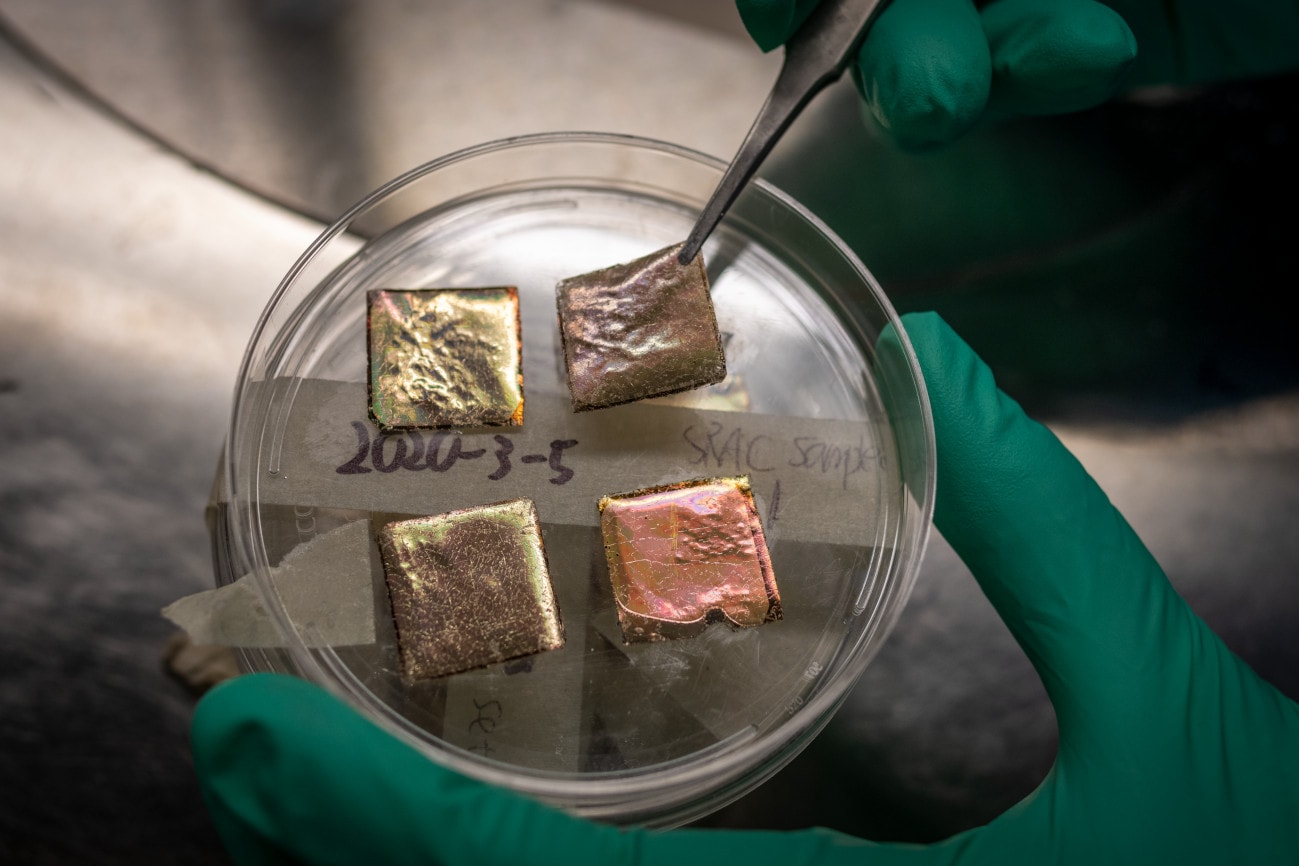 Dach i okna, które chłodzą latem, a oszczędzają ciepło zimą. Jak to możliwe? Dzięki nowemu materiałowi