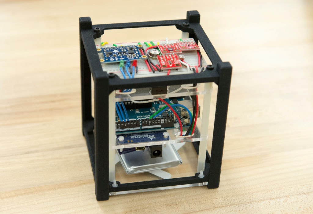 Licealiści z Warszawy budują własnego CubeSata. Kiedy ich satelita poleci w kosmos?