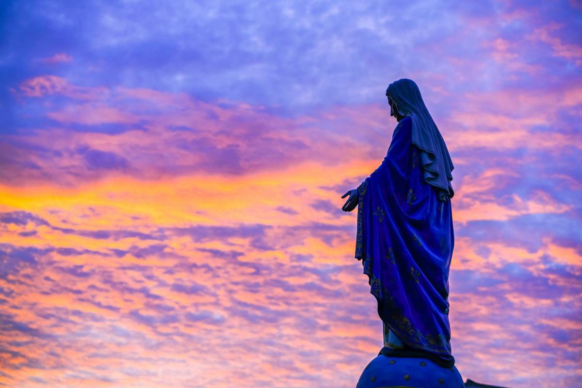 Starożytny sekret „Zdrowaś Maryjo”: jakie podteksty kryją się w tej modlitwie?