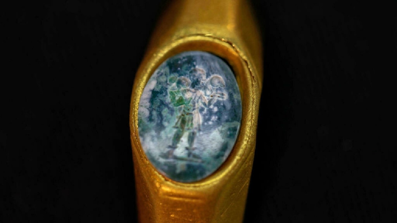 Bezcenny pierścień znaleziony we wraku u wybrzeży Izraela. Widnieje na nim Dobry Pasterz – symbol Jezusa