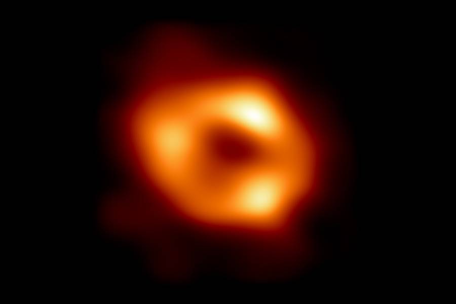 Co skrywa się w sercu naszej galaktyki? Astronomowie po raz pierwszy sfotografowali tę czarną dziurę