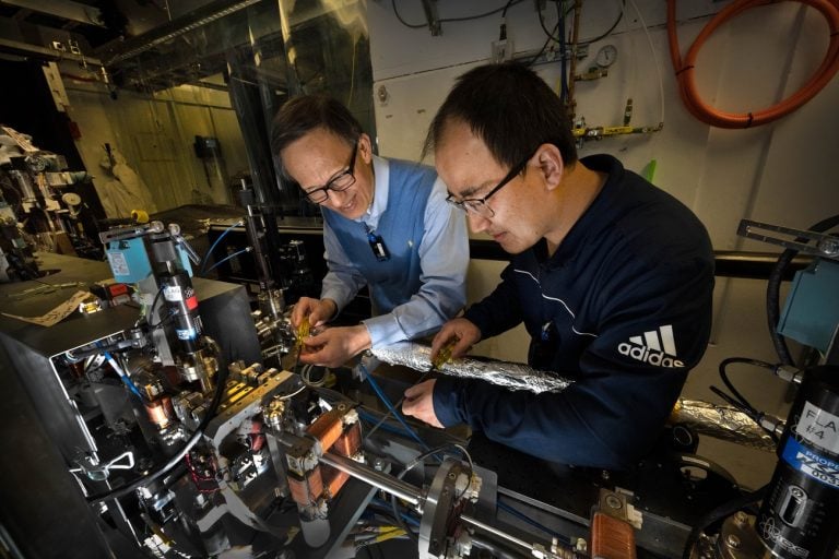 Neuromorficzne materiały na wyciągnięcie ręki. Czas na mechaniczną wersję ludzkiego mózgu