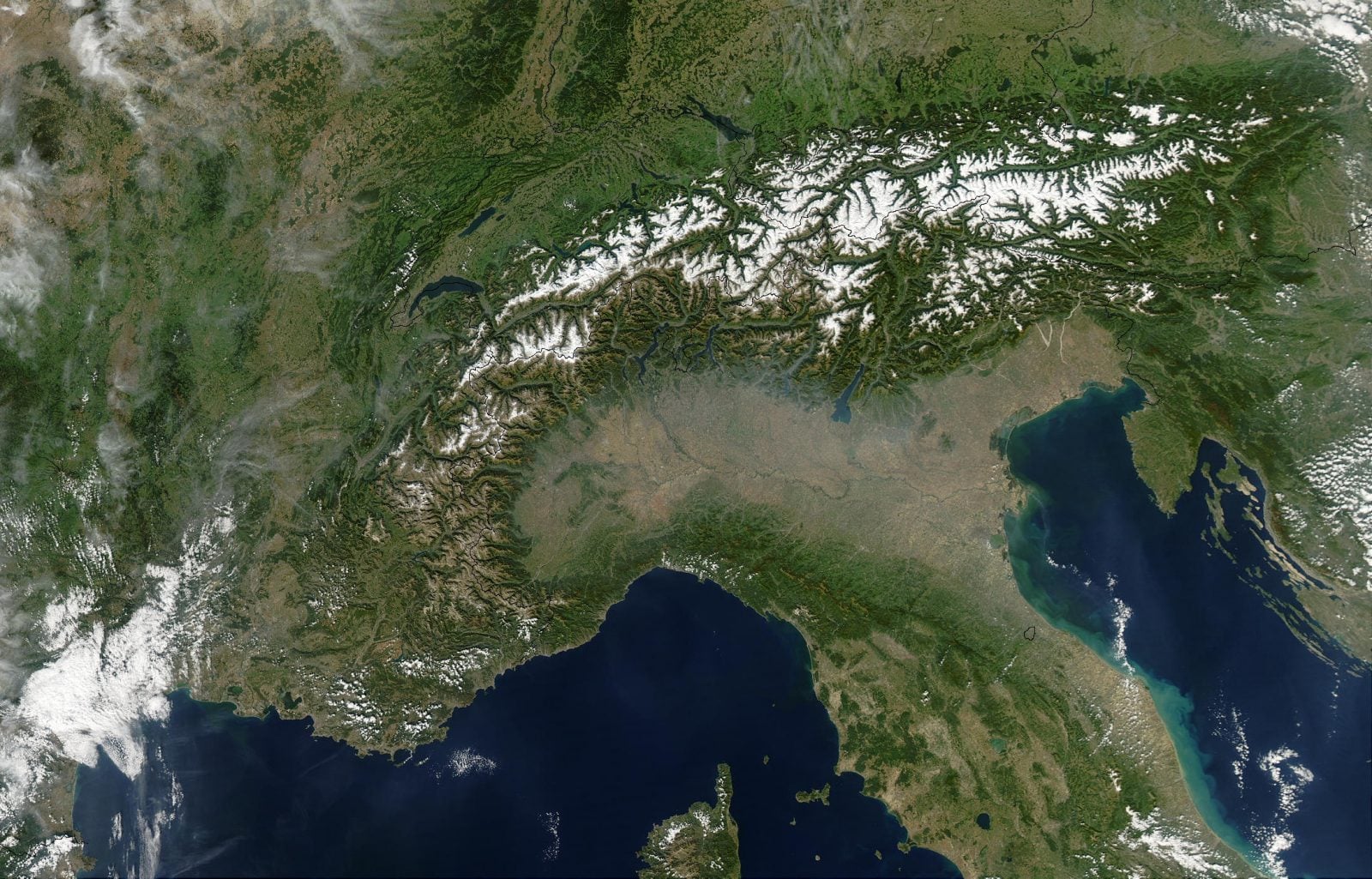 Alpy coraz bardziej zielone. Dobrze widać to z kosmosu