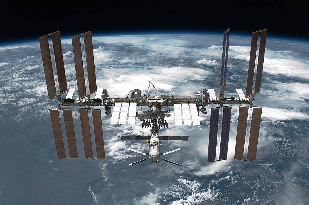 Tak ISS przelatuje na tle Słońca. Niezwykłe zdjęcie trafiło do sieci